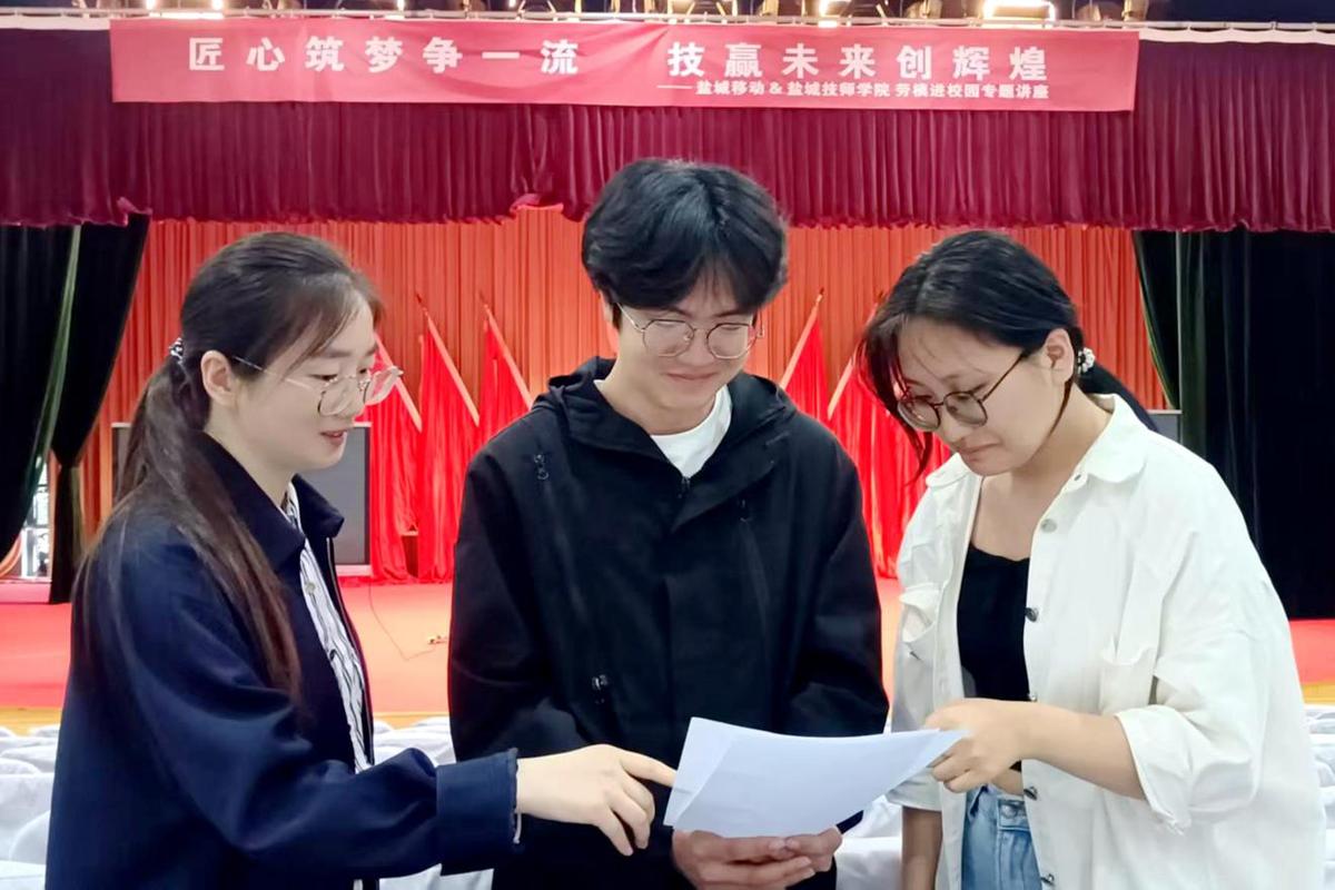 致敬劳动者 匠心筑未来