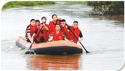 风雨中的“硬脊梁”——党员干部在防灾救灾中锤炼应急处突能力